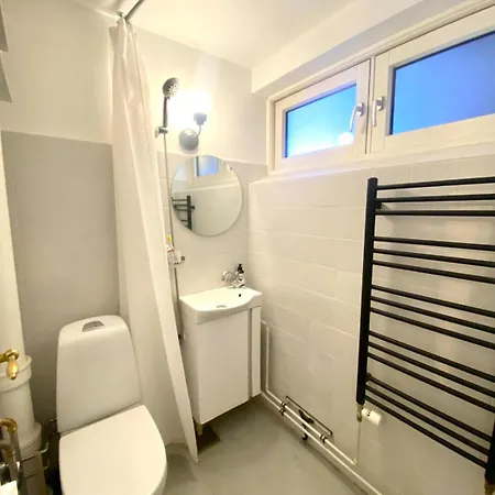Cozy 2-room Apt, Close To Center And Airport Leilighet København