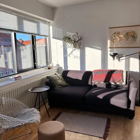 Cozy 2-room Apt, Close To Center And Airport Leilighet *