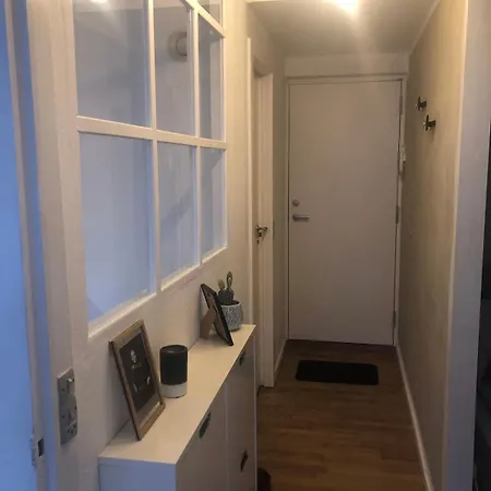 Leilighet Cozy 2-room Apt, Close To Center And Airport